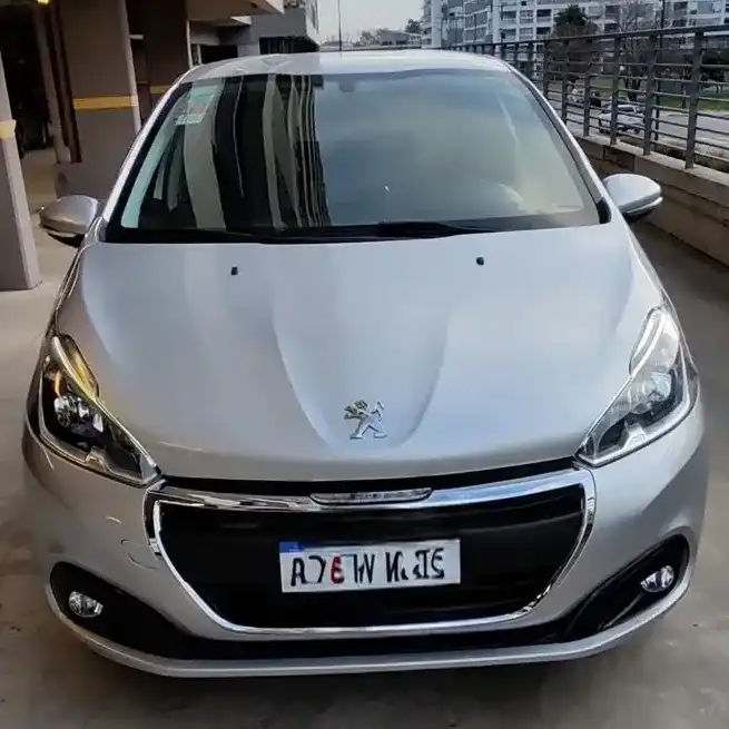 Peugeot 208 2018 - foto 1