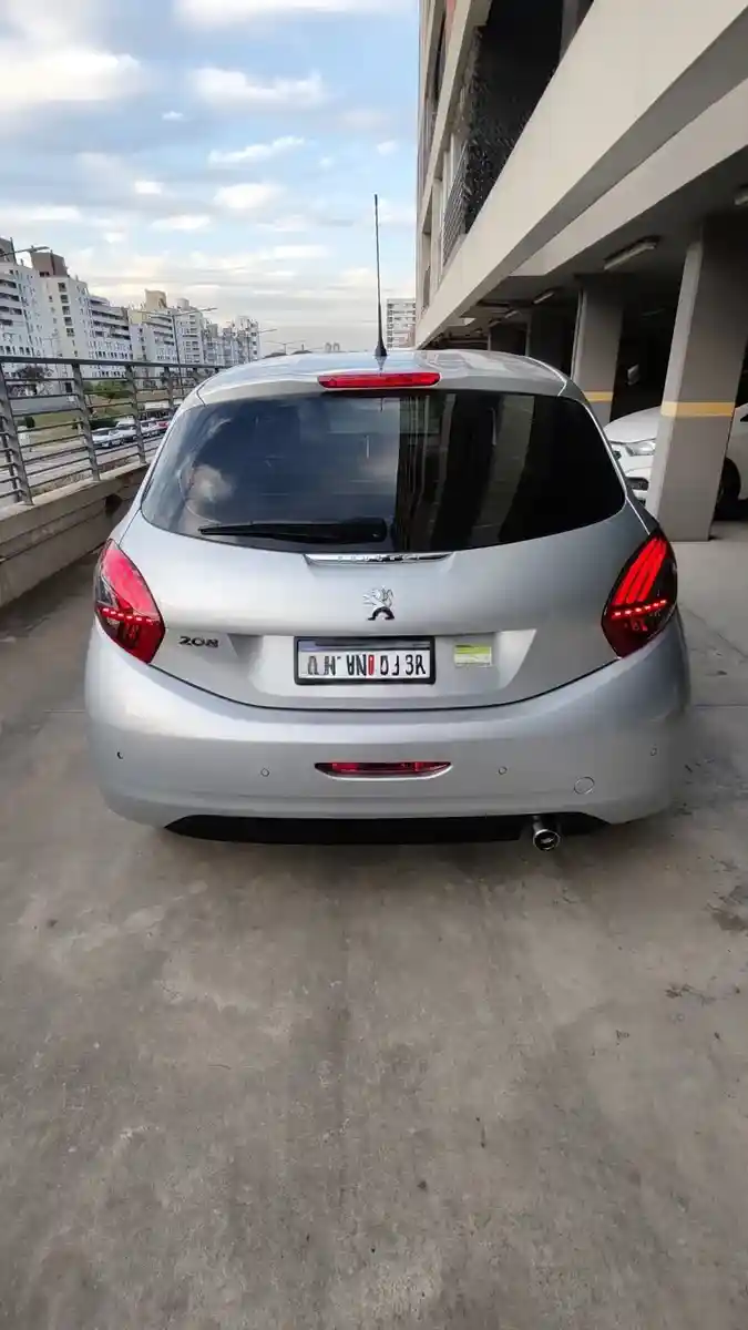 Peugeot 208 1.6 Allure 2018 - foto 2