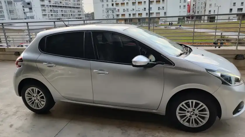 Peugeot 208 1.6 Allure 2018 - foto 3