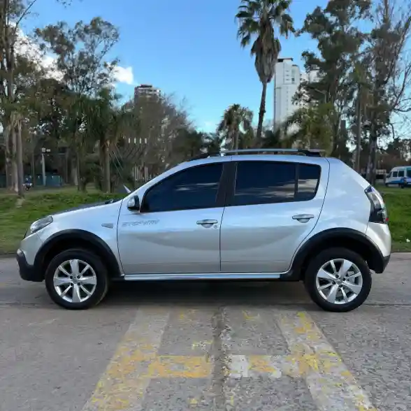 Renault Sandero Stepway 1.6 Privilege Nav 105Cv 2013 - foto 2