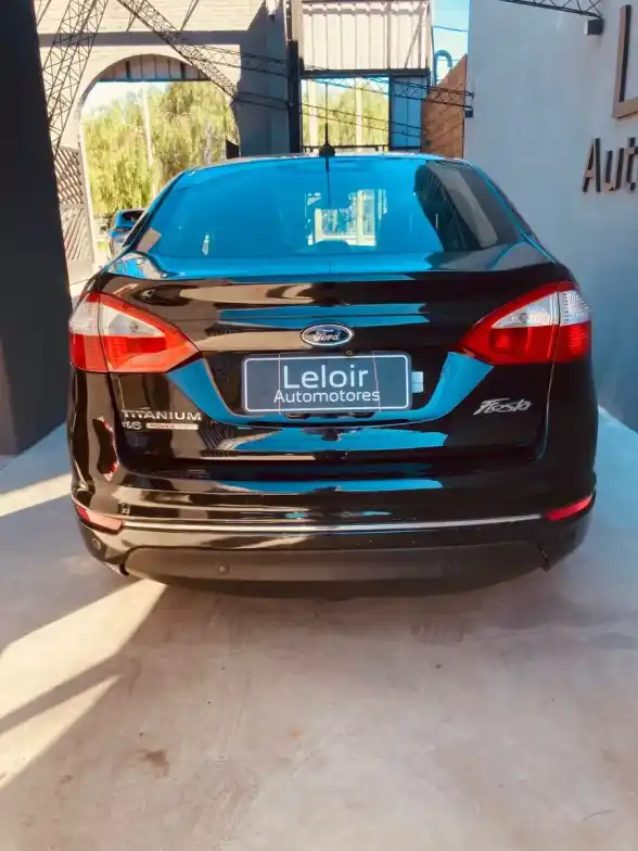 Ford Fiesta Kinetic Design 1.6 Sedan Titanium Powershift 120Cv 2015 - foto 5