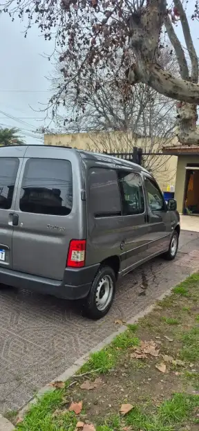 Citroën Berlingo Furgon 1.6 Hdi 92 Bussines Mixto 2018 - foto 2