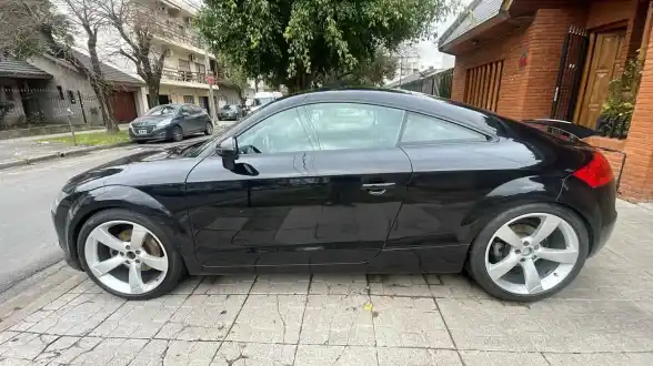 Audi TT Coupe 2010 - foto 1