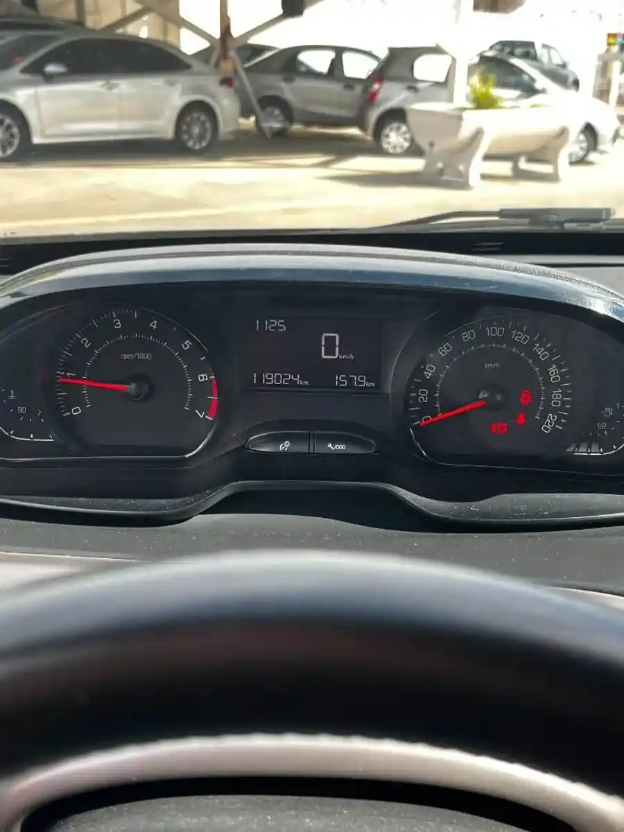 Peugeot 208 1.6 5P Allure 2017 - foto 5