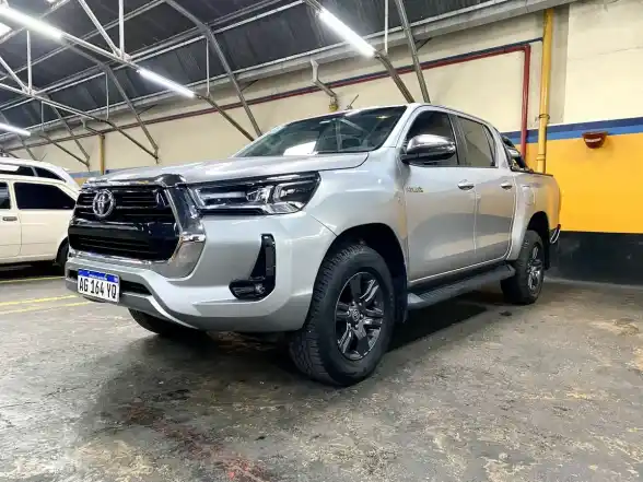 Toyota Hilux Pick-Up 2.8 Cd Srv 177Cv 4X2 2023 - foto 1