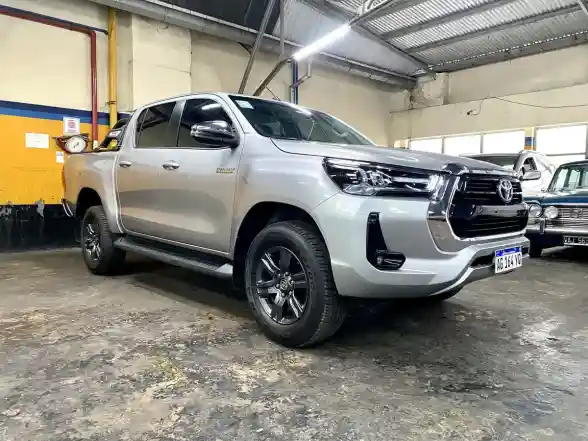 Toyota Hilux Pick-Up 2.8 Cd Srv 177Cv 4X2 2023 - foto 4