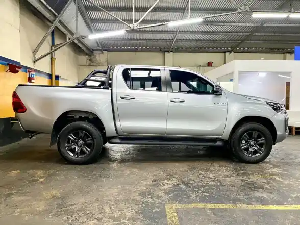 Toyota Hilux Pick-Up 2.8 Cd Srv 177Cv 4X2 2023 - foto 5