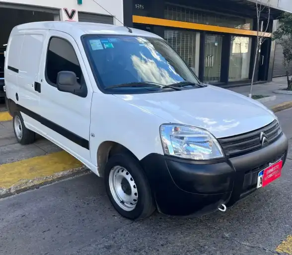 Citroën Berlingo Furgon 1.6 Vti 115 Business 2023 - foto 1