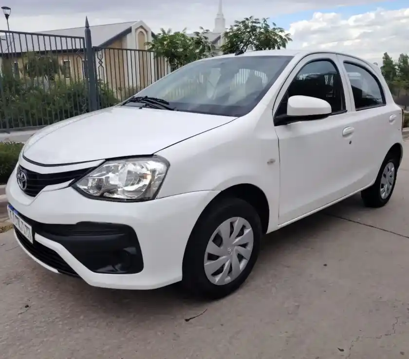 Toyota Etios 2022 - foto 1