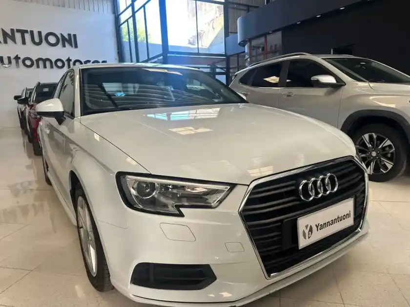 Audi A3 1.4 Tfsi Sedan Stronic 125Cv 2019 - foto 2