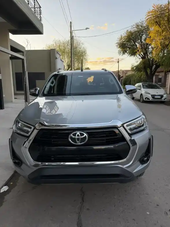 Toyota Hilux Pick-Up 2.8 Cd Srv 177Cv 4X4 2023 - foto 3