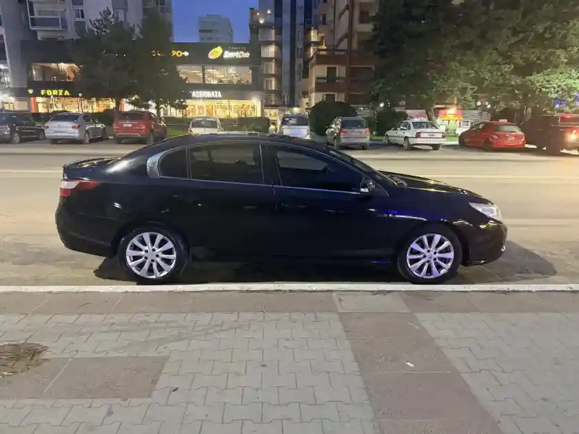 Renault Latitude 3.5 V6 Cvt Privilege 2011 - foto 4