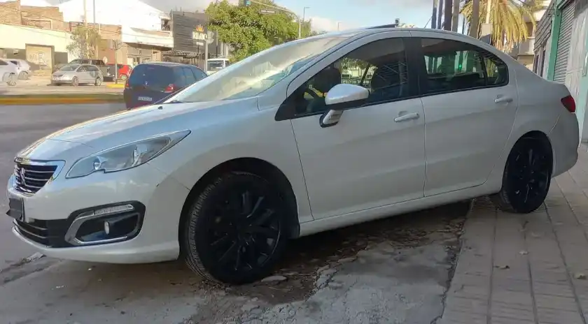 Peugeot 408 2015 - foto 1