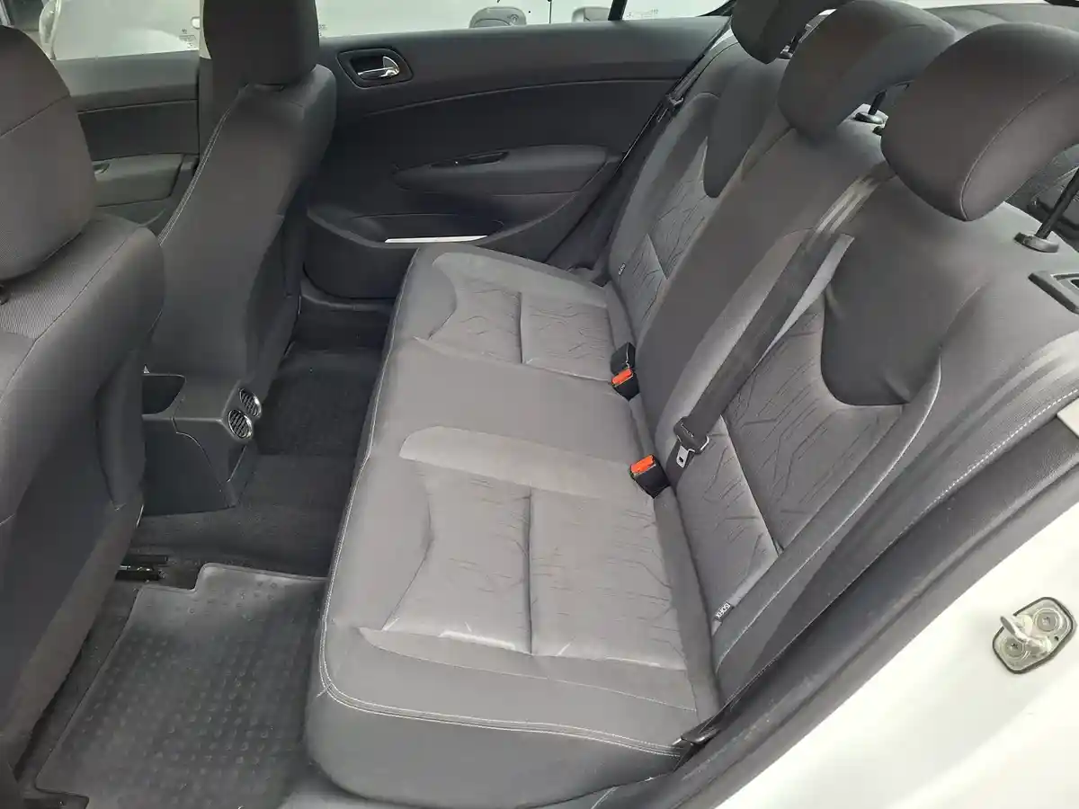 Peugeot 408 1.6 Allure Pack Hdi 115Cv 2020 - foto 5