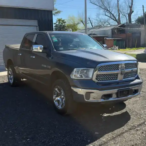 Dodge Ram 5.7 V8 Laramie 4X4 2014 - foto 1
