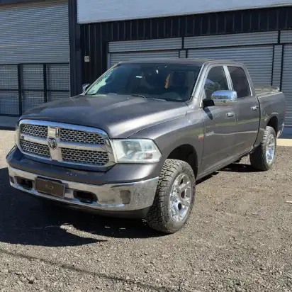 Dodge Ram 5.7 V8 Laramie 4X4 2014 - foto 2
