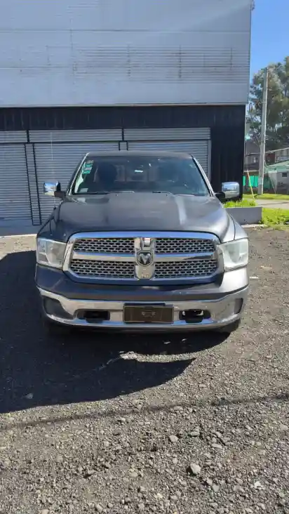 Dodge Ram 5.7 V8 Laramie 4X4 2014 - foto 4