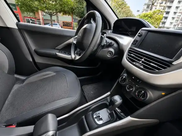 Peugeot 2008 1.6 Allure Tiptronic 2018 - foto 4