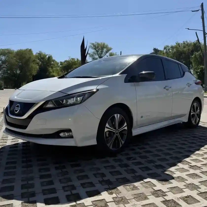 Nissan Leaf 2022 - foto 1