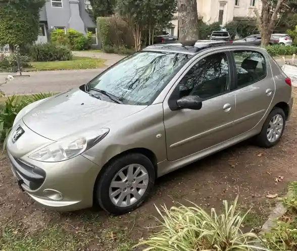 Peugeot 207 2009 - foto 1