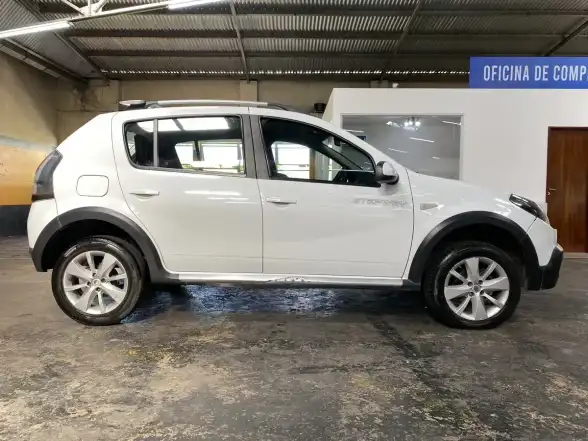 Renault Sandero Stepway 1.6 Confort 105Cv 2014 - foto 5