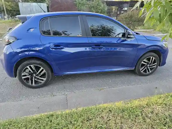 Peugeot 208 1.6 Road Trip 2023 - foto 2