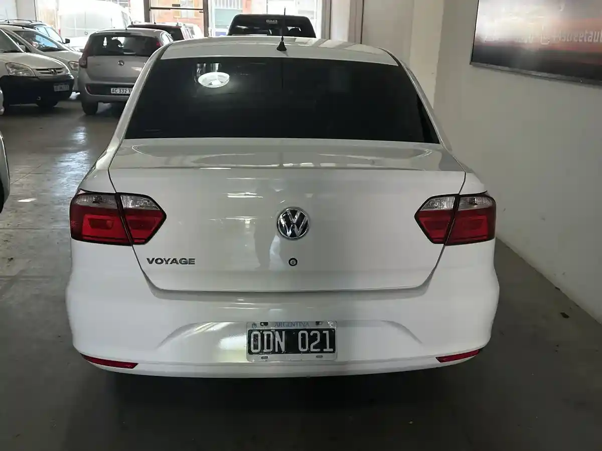 Volkswagen Voyage 1.6 Comfortline 101Cv 2014 - foto 5