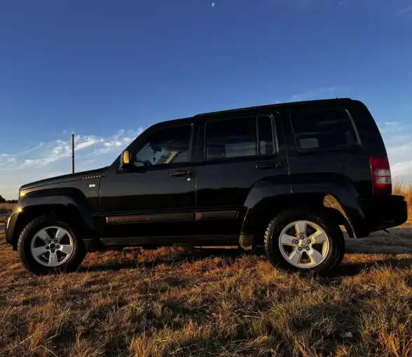 Jeep Cherokee 2.8 Sport At 2010 - foto 3