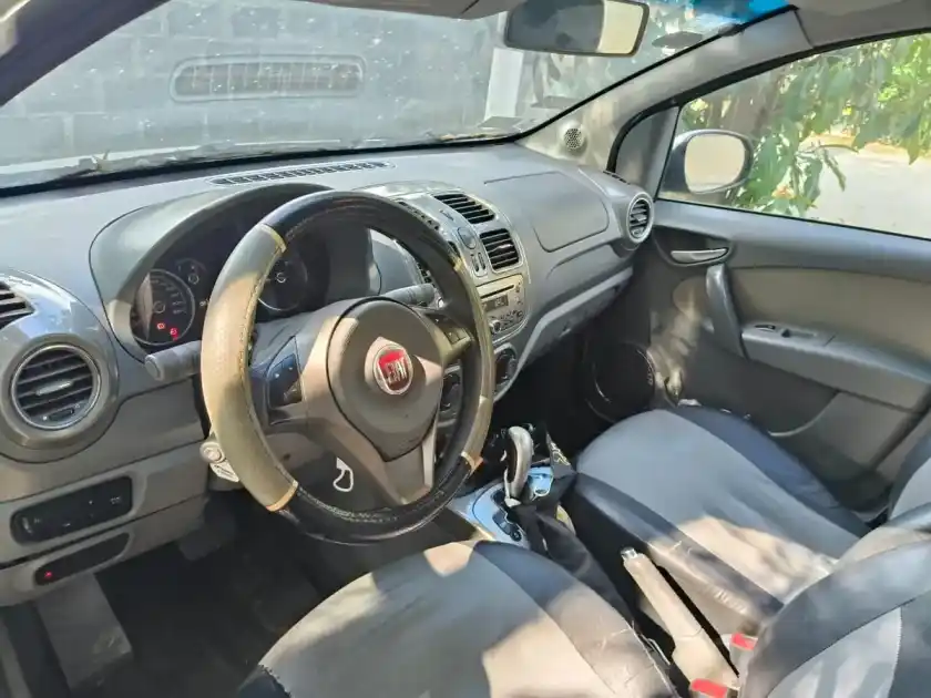 Fiat Grand Siena 1.6 Essence Dualogic Pack Seguridad 2014 - foto 4