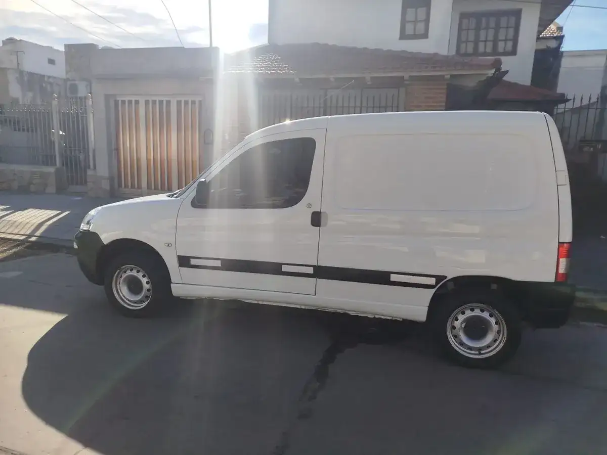 Citroën Berlingo Furgon 1.4 Bussines 75Cv 2016 - foto 2