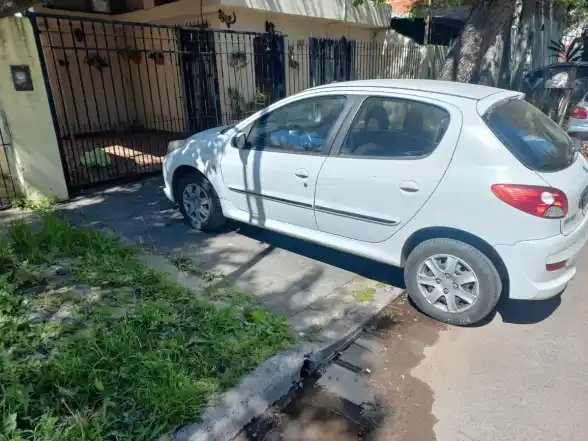 Peugeot 207 1.4 Xr 2011 - foto 2