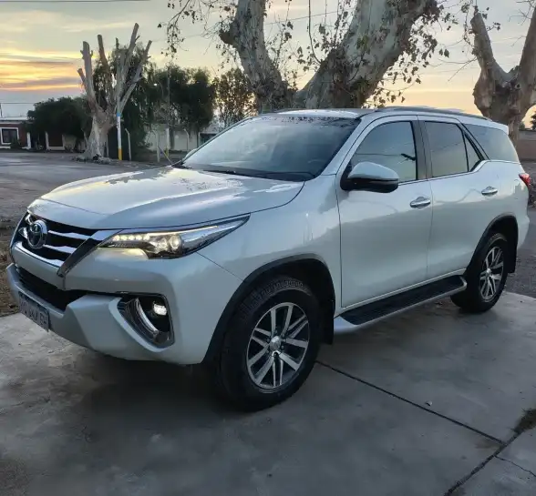 Toyota SW4 2018 - foto 1