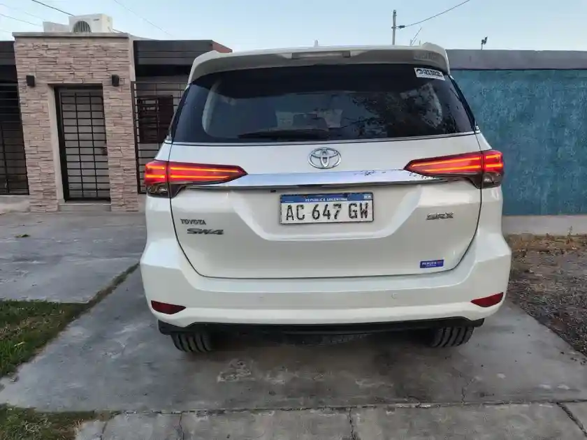 Toyota Sw4 2.8 Srx 177Cv 4X4 7As 2018 - foto 2