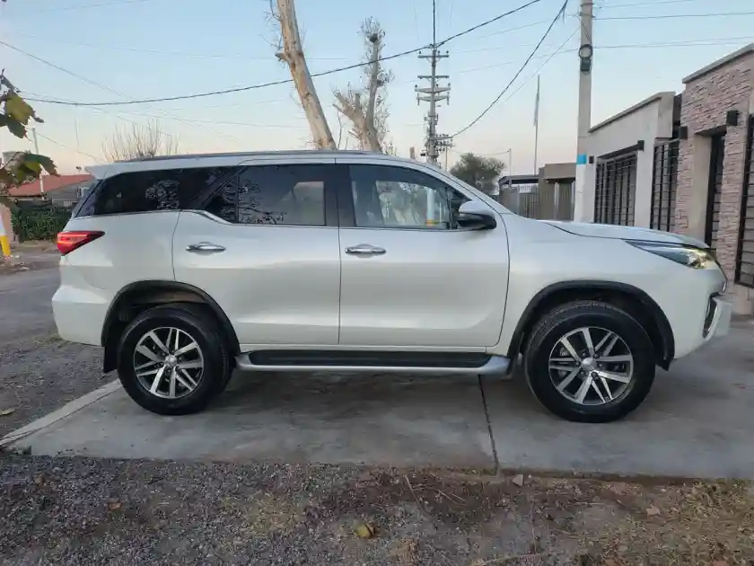 Toyota Sw4 2.8 Srx 177Cv 4X4 7As 2018 - foto 3