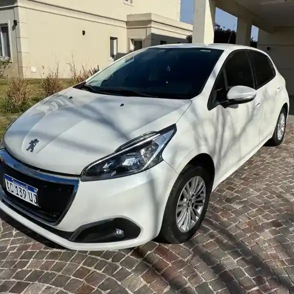 Peugeot 208 2018 - foto 1