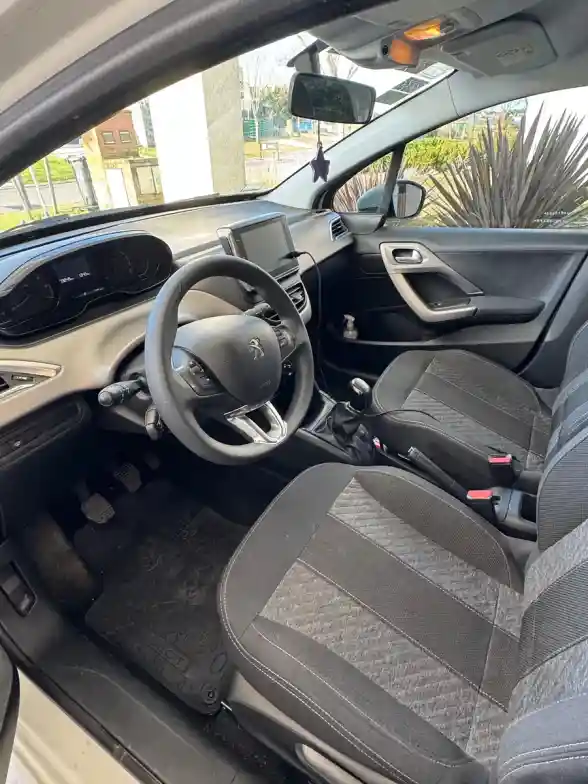Peugeot 208 1.6 Allure 2018 - foto 3