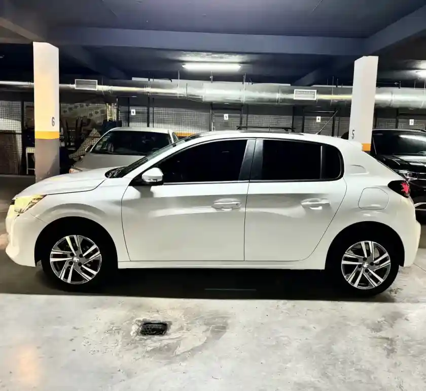Peugeot 208 2022 - foto 1