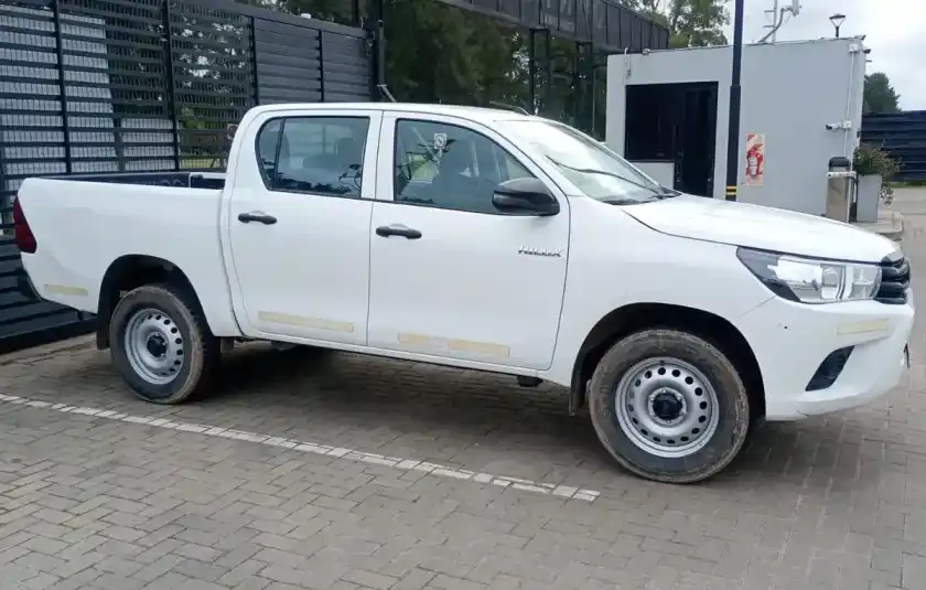 Toyota Hilux Pick-Up 2023 - foto 1