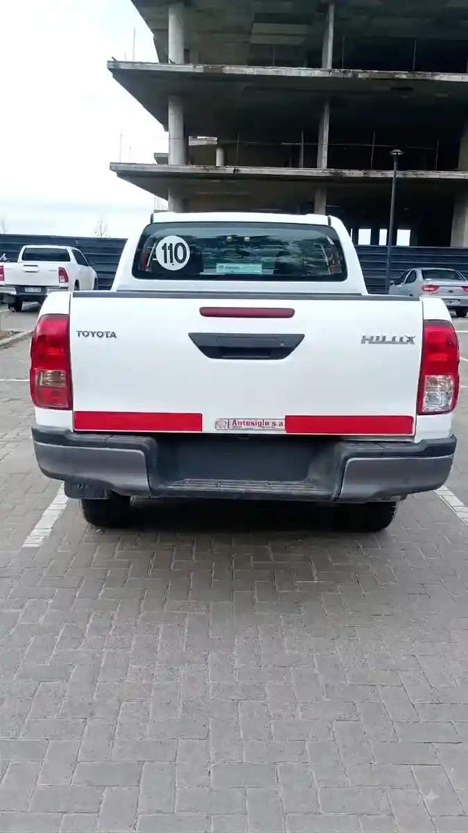Toyota Hilux Pick-Up 2.4 Cd Dx 150Cv 4X2 2023 - foto 3