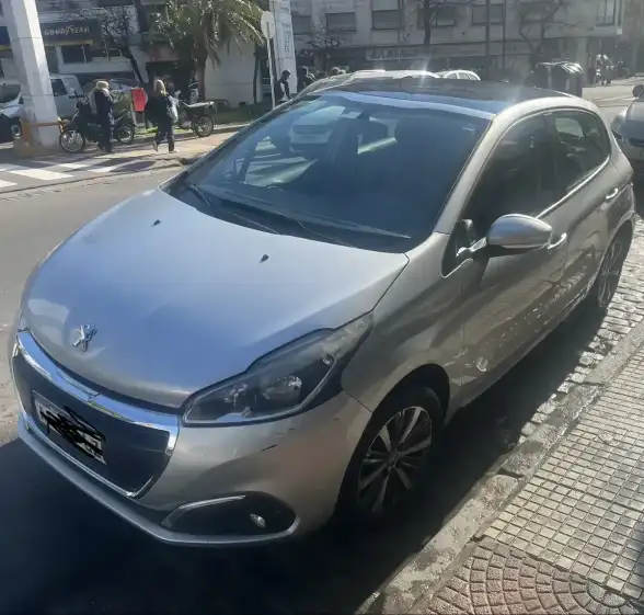 Peugeot 208 2016 - foto 1
