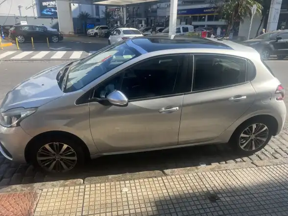 Peugeot 208 1.6 Allure 2016 - foto 2
