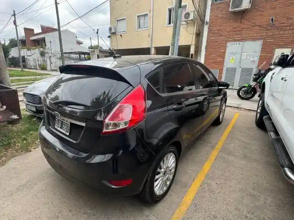 Ford Fiesta Kinetic 1.6 Titanium Powershift 120Cv 2015 - foto 5