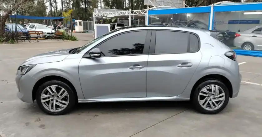 Peugeot 208 1.6 Feline Tiptronic 2023 - foto 2
