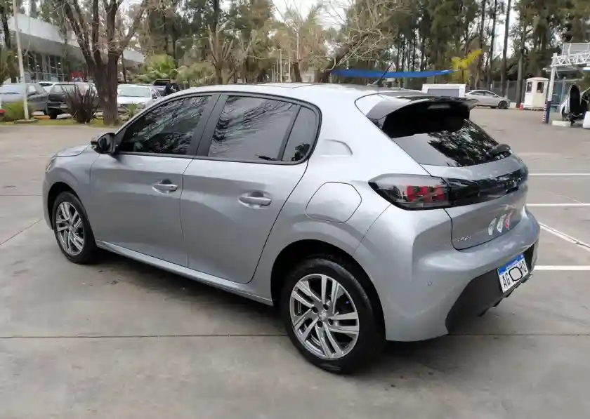 Peugeot 208 1.6 Feline Tiptronic 2023 - foto 3