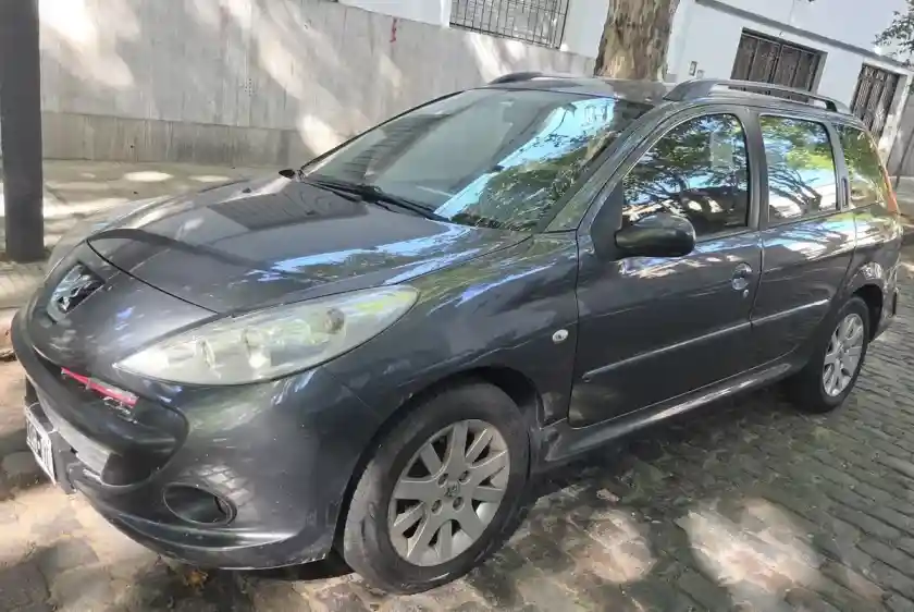 Peugeot 207 2010 - foto 1
