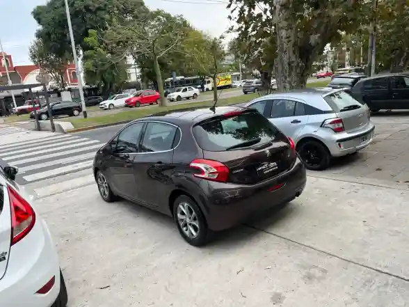 Peugeot 208 1.6 Feline Pack Cuir 2015 - foto 2