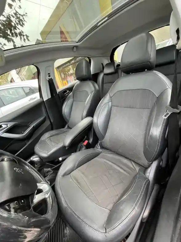 Peugeot 208 1.6 Feline Pack Cuir 2015 - foto 5