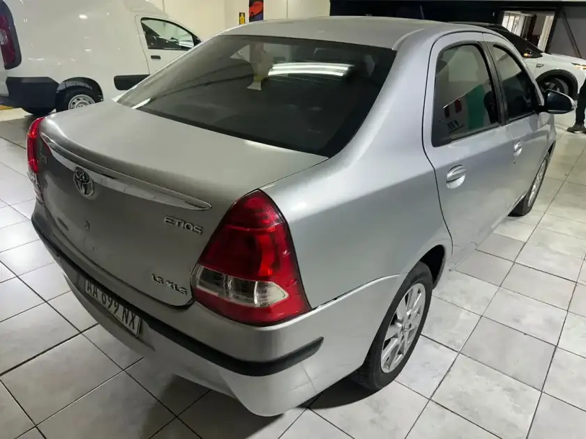 Toyota Etios 1.5 Sedan Xls 2016 - foto 2