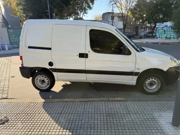 Peugeot Partner Furgon 1.4 Confort 2014 - foto 2