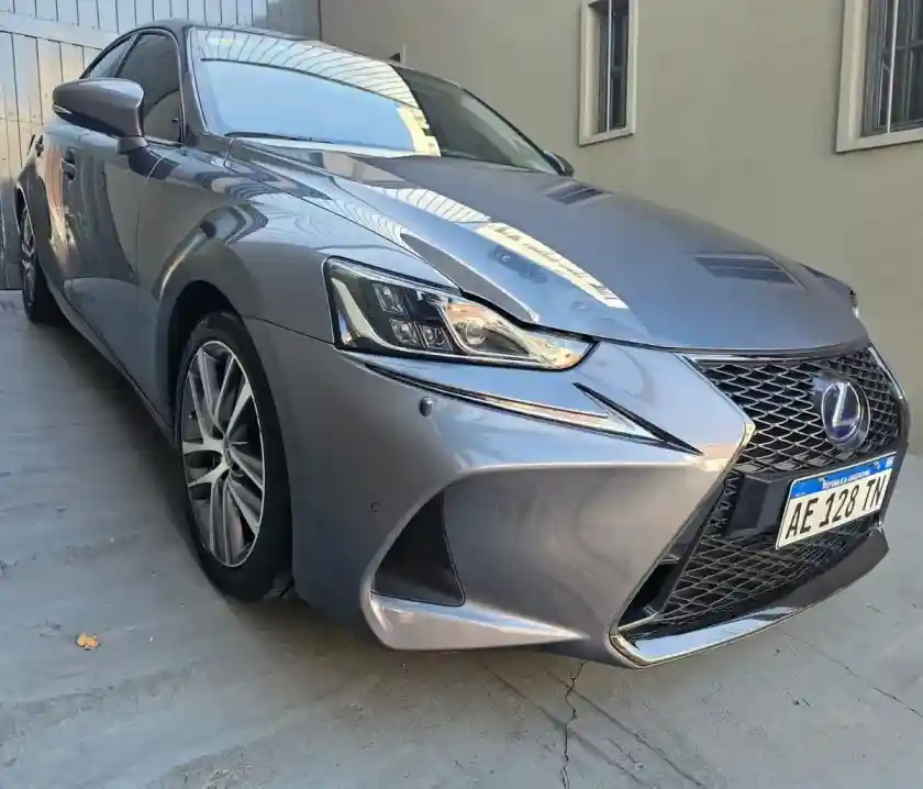 Lexus IS 2020 - foto 1